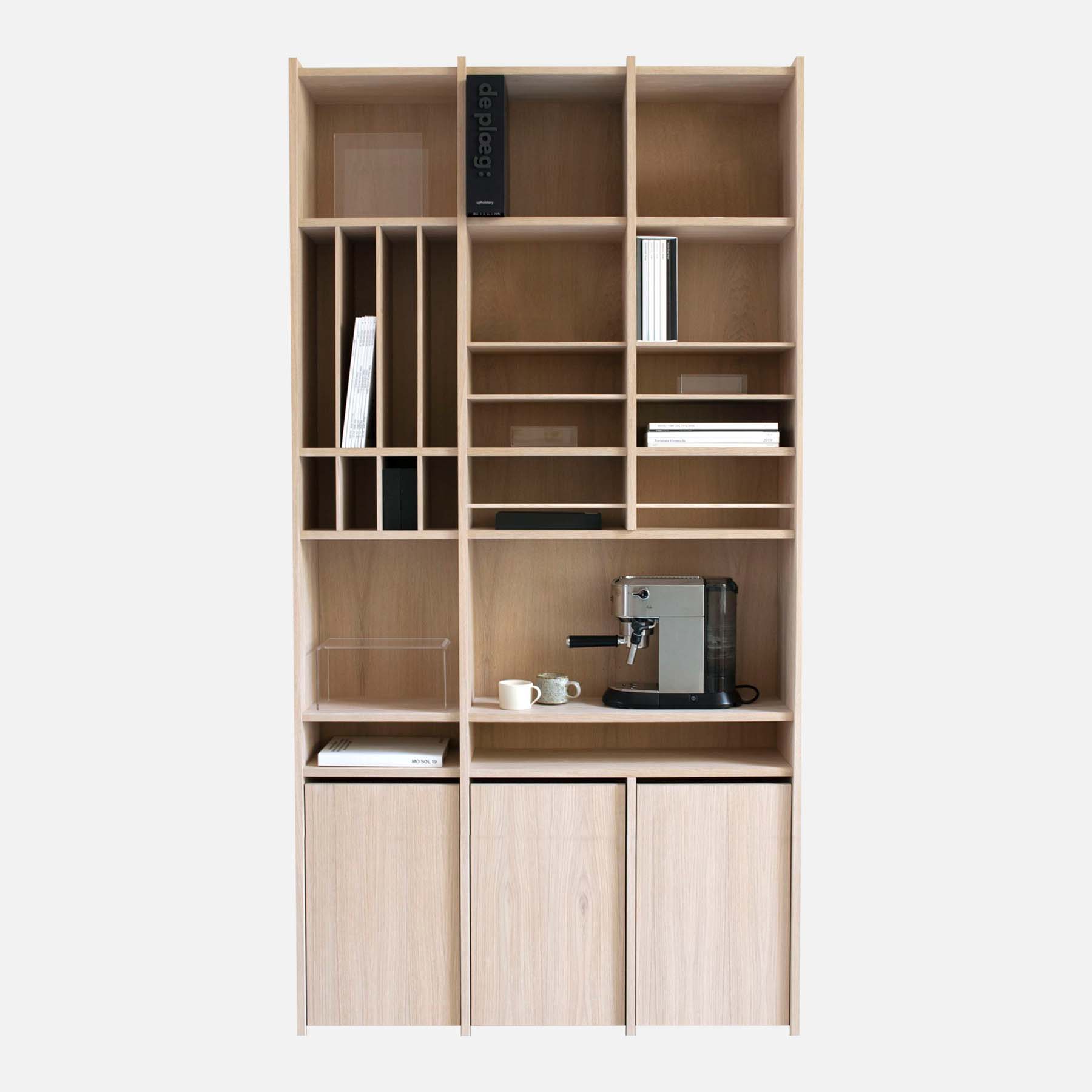 Shelving system in natural oak veener